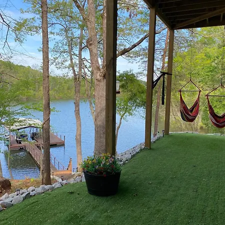 Lake Hartwell Waterfront Retreat - Toccoa